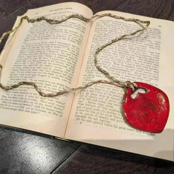 Vintage gold and  red necklace - Picture 1 of 8